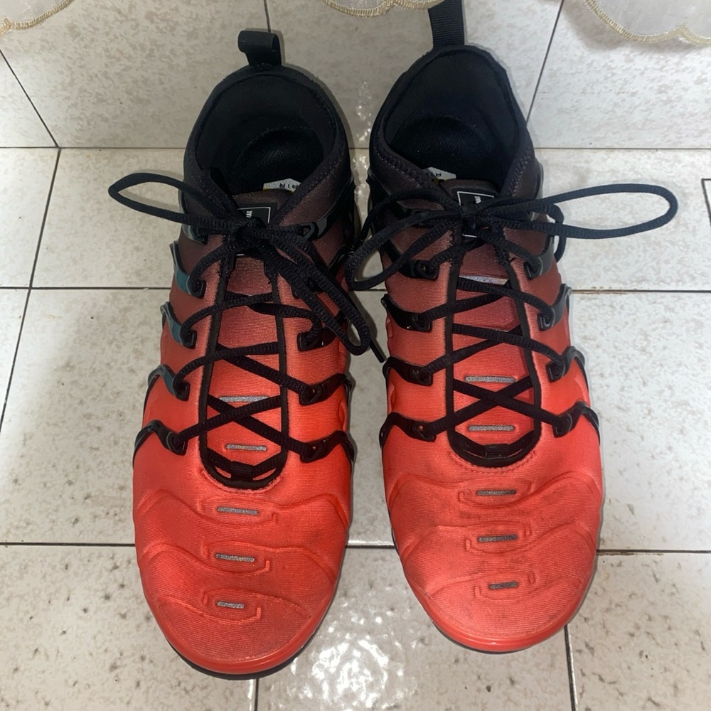 Men’s Nike Air Vapormax Plus Sneakers. Size 10.5